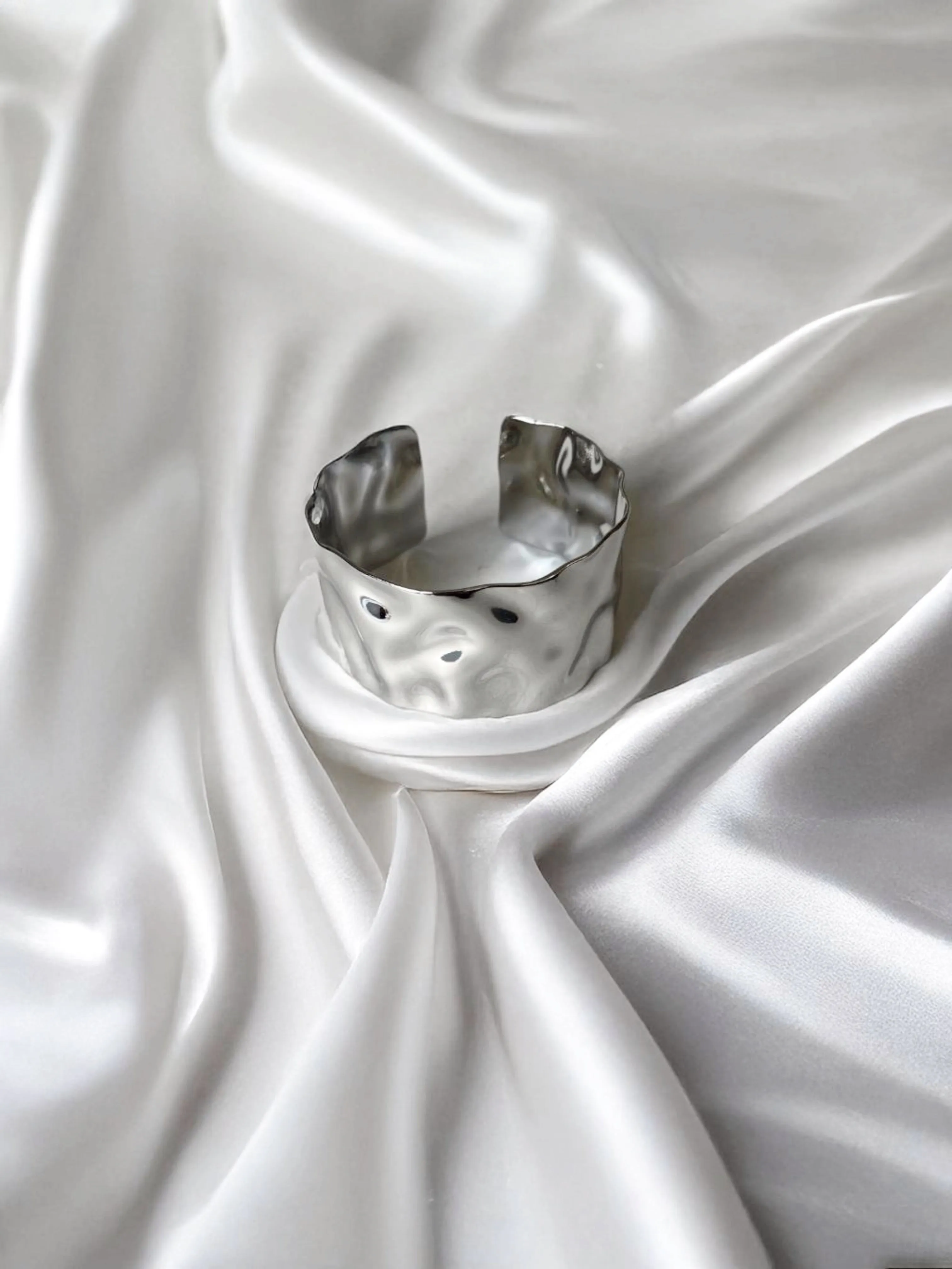 BREE BANGLE SILVER
