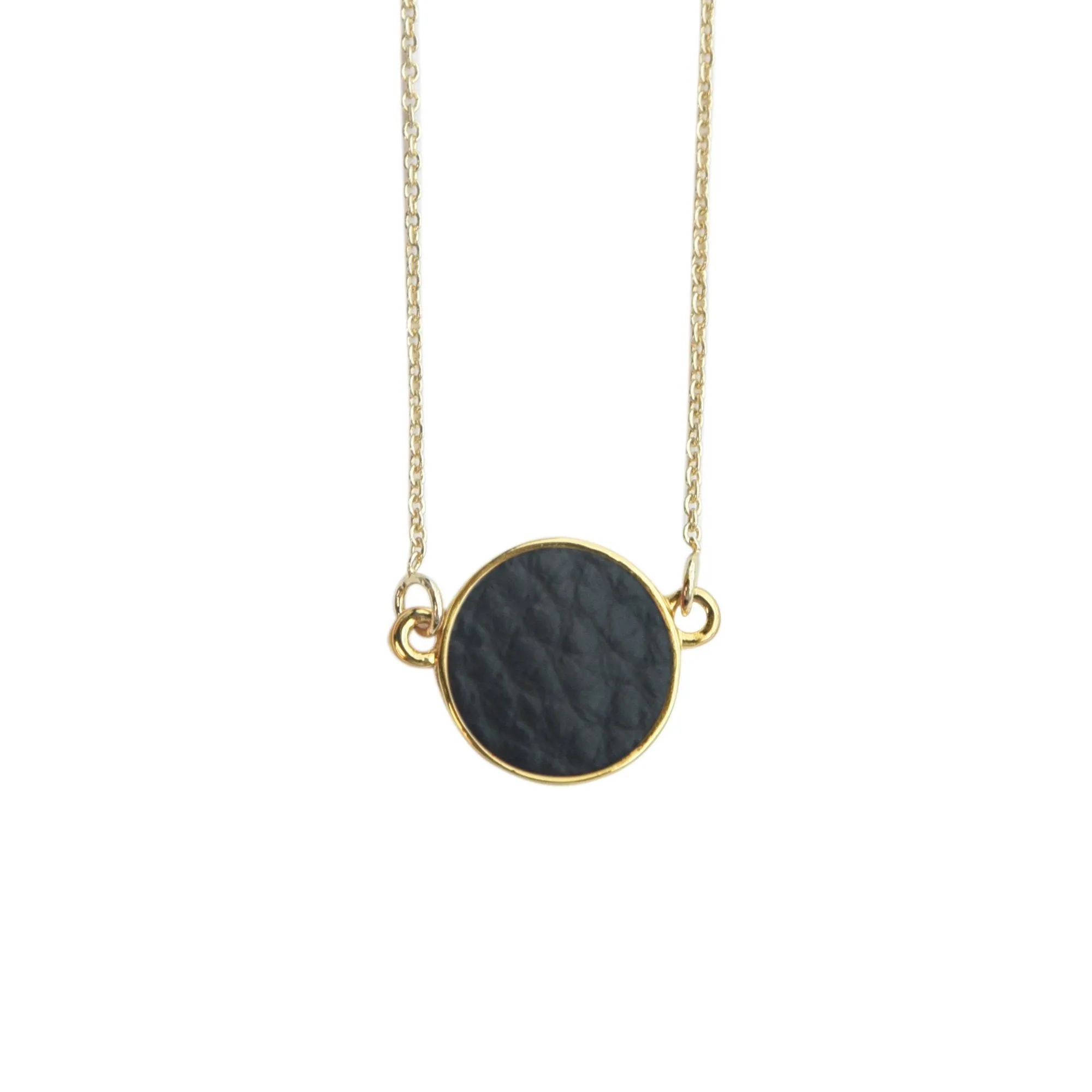 Pebble Grain Circle Necklace