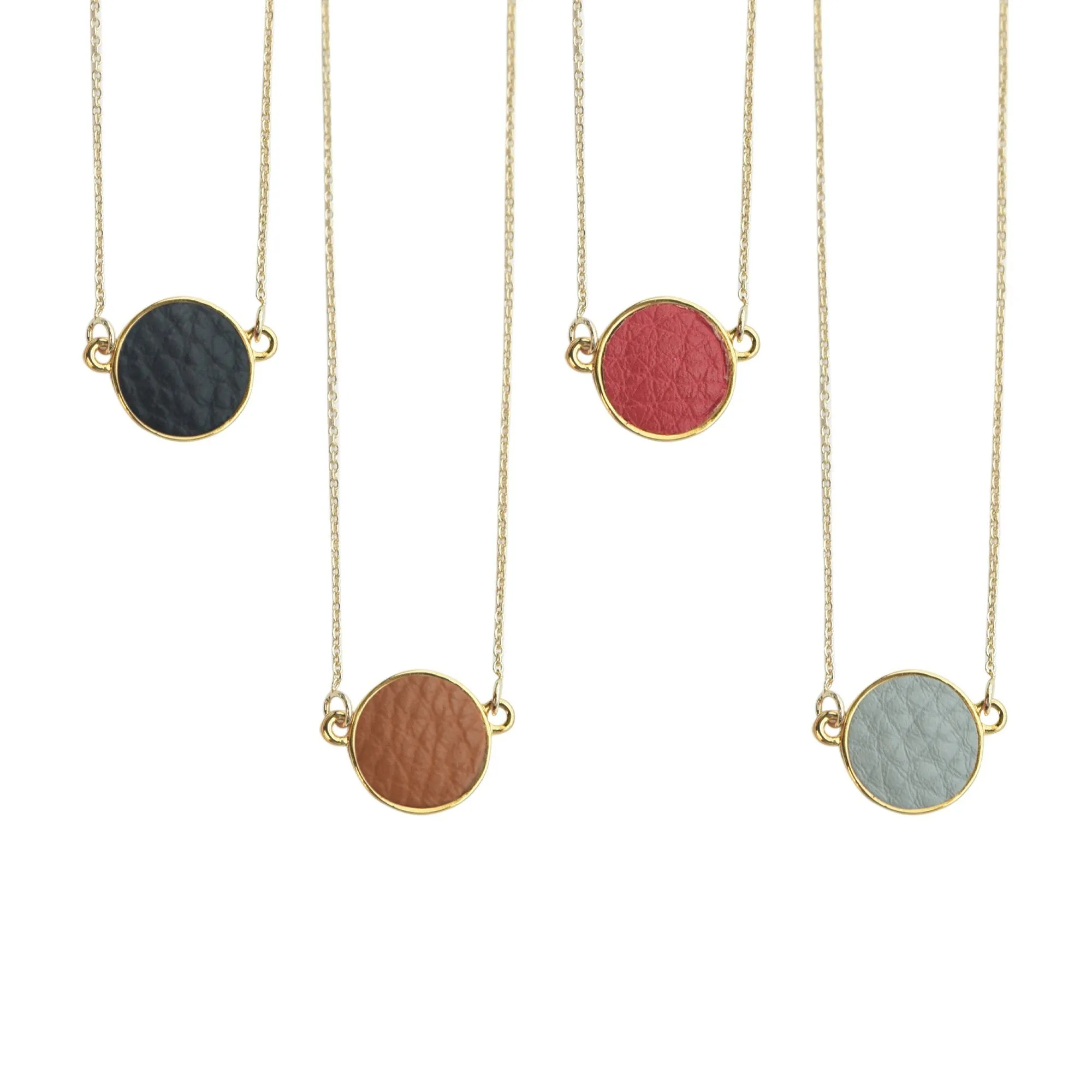 Pebble Grain Circle Necklace